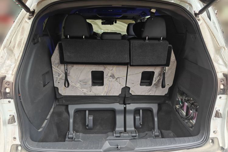 Used Toyota Granvia 2022 2.5L Hybrid Premium Edition Trunk