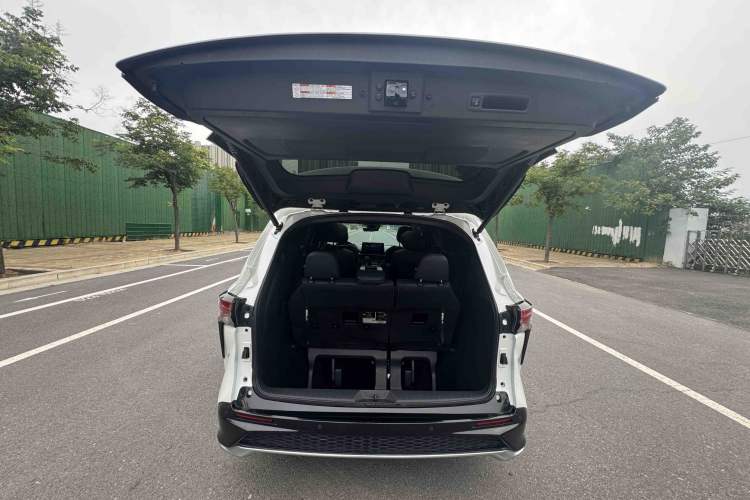 Used Toyota Granvia 2022 2.5L Hybrid Prestige Edition Trunk