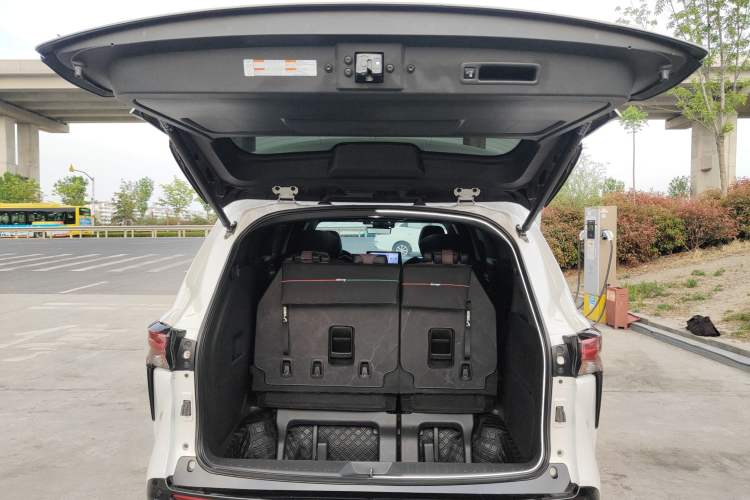 Used Toyota Granvia 2022 2.5L Hybrid Flagship Edition Trunk