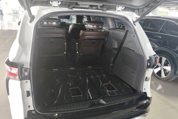 Used Toyota Granvia 2022 2.5L Hybrid Flagship Edition Trunk