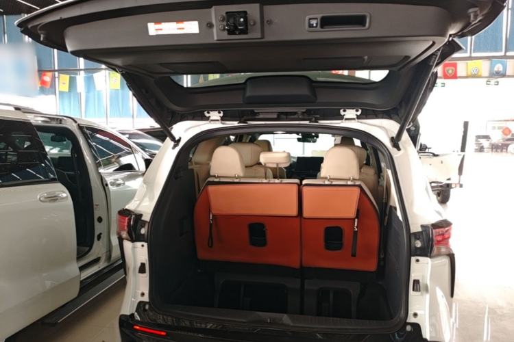 Used Toyota Granvia 2022 2.5L Hybrid Prestige Edition Trunk