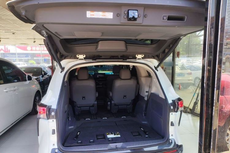 Used Toyota Granvia 2022 2.5L Hybrid Premium Edition Trunk