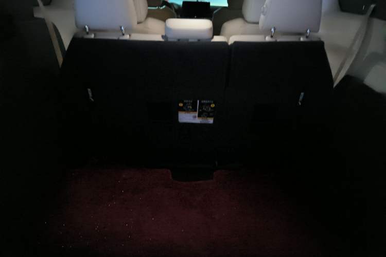 Used Toyota Granvia 2022 2.5L Hybrid Premium Edition Trunk