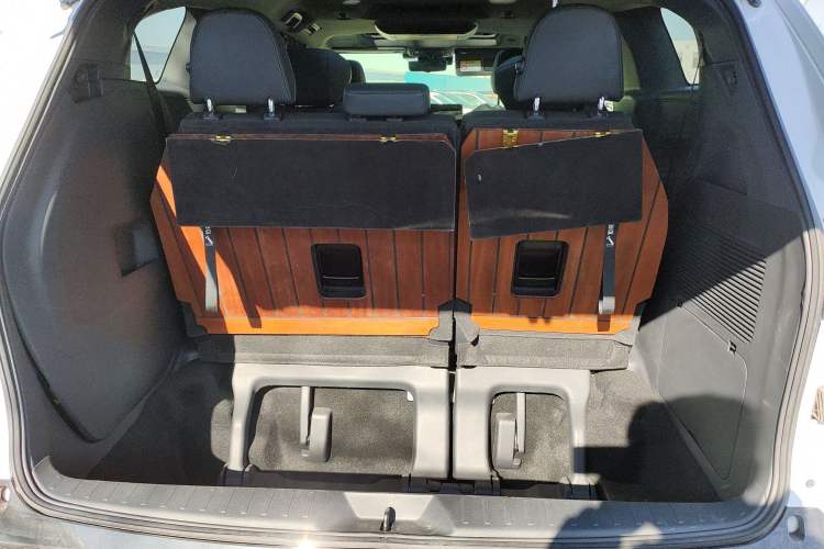 Used Toyota Granvia 2022 2.5L Hybrid Flagship Edition Trunk