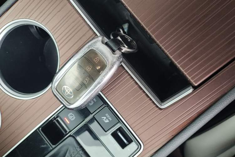 Used Toyota Granvia 2022 2.5L Hybrid Premium Edition Vehicle Key