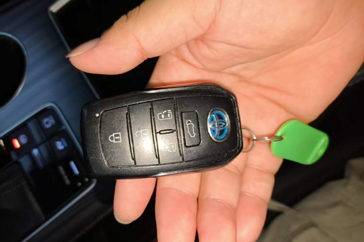 Used Toyota Granvia 2022 2.5L Hybrid Prestige Edition Vehicle Key