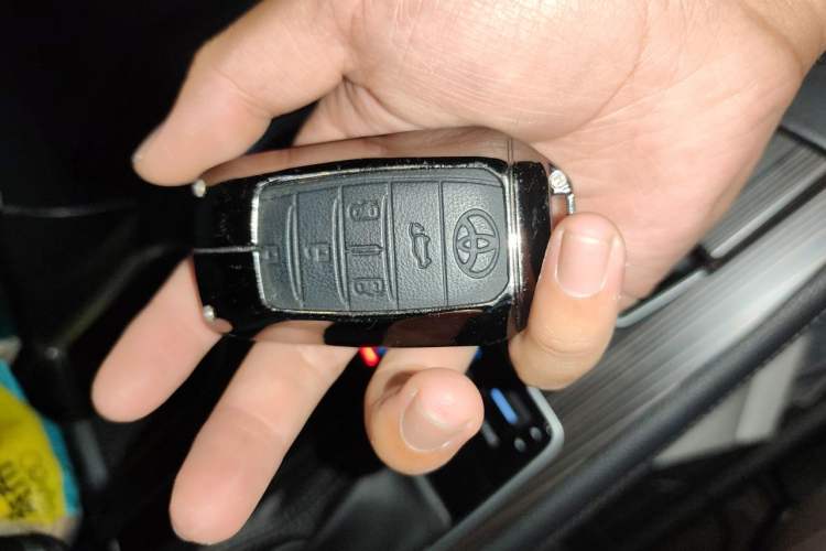 Used Toyota Granvia 2022 2.5L Hybrid Flagship Edition Vehicle Key