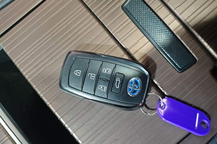 Used Toyota Granvia 2022 2.5L Hybrid Premium Edition Vehicle Key