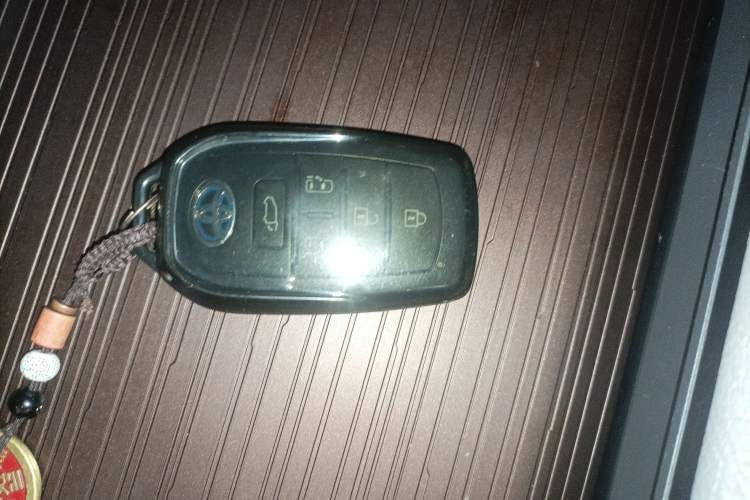 Used Toyota Granvia 2022 2.5L Hybrid Premium Edition Vehicle Key