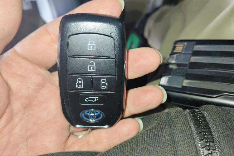 Used Toyota Granvia 2022 2.5L Hybrid Flagship Edition Vehicle Key