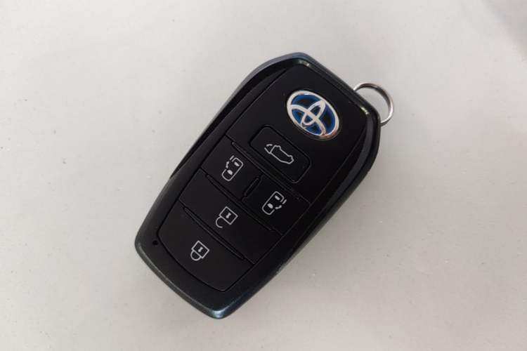 Used Toyota Granvia 2022 2.5L Hybrid Premium Edition Vehicle Key