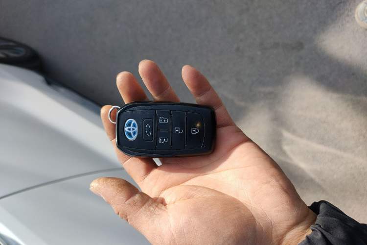 Used Toyota Granvia 2022 2.5L Hybrid Flagship Edition Vehicle Key