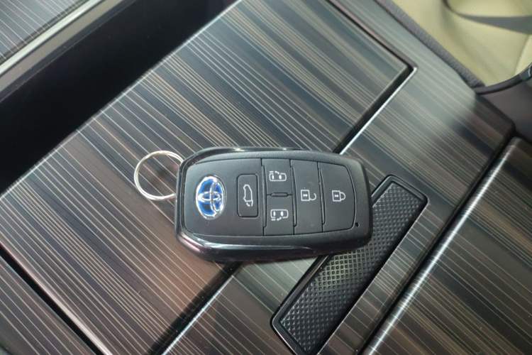 Used Toyota Granvia 2022 2.5L Hybrid Prestige Edition Vehicle Key