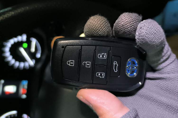 Used Toyota Granvia 2022 2.5L Hybrid Premium Edition Vehicle Key