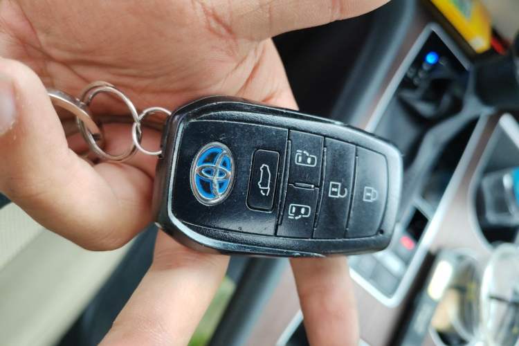 Used Toyota Granvia 2022 2.5L Hybrid Premium Edition Vehicle Key