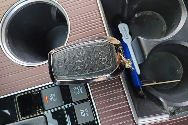 Used Toyota Granvia 2022 2.5L Hybrid Premium Edition Vehicle Key