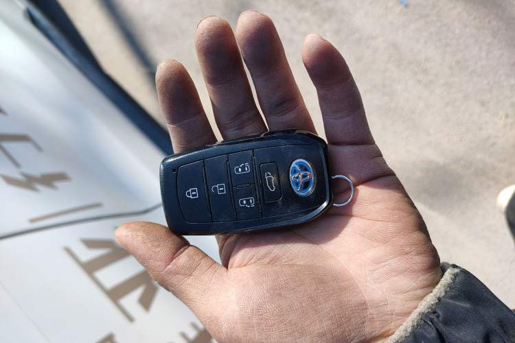 Used Toyota Granvia 2022 2.5L Hybrid Flagship Edition Vehicle Key