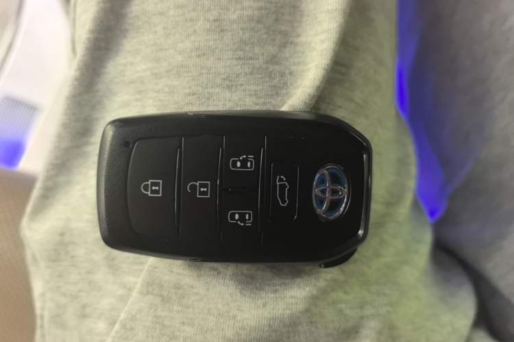 Used Toyota Granvia 2022 2.5L Hybrid Premium Edition Vehicle Key