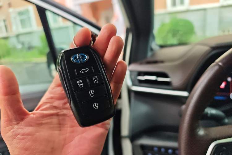 Used Toyota Granvia 2022 2.5L Hybrid Flagship Edition Vehicle Key
