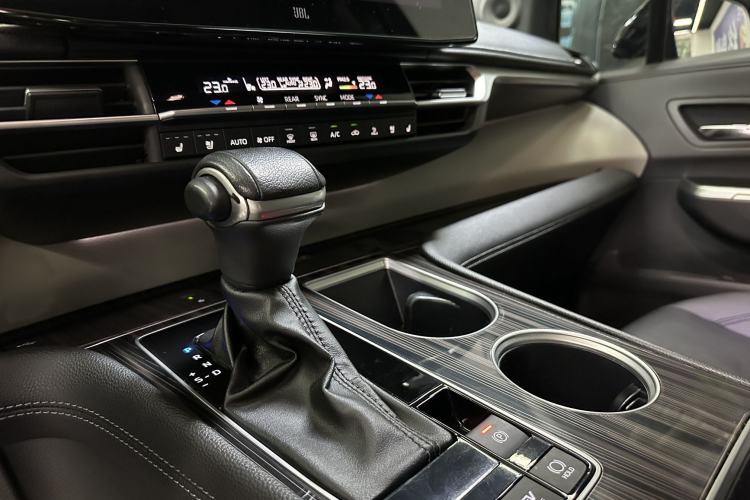 Used Toyota Granvia 2023 2.5L Hybrid Flagship VIP Edition Audio And AC Panel