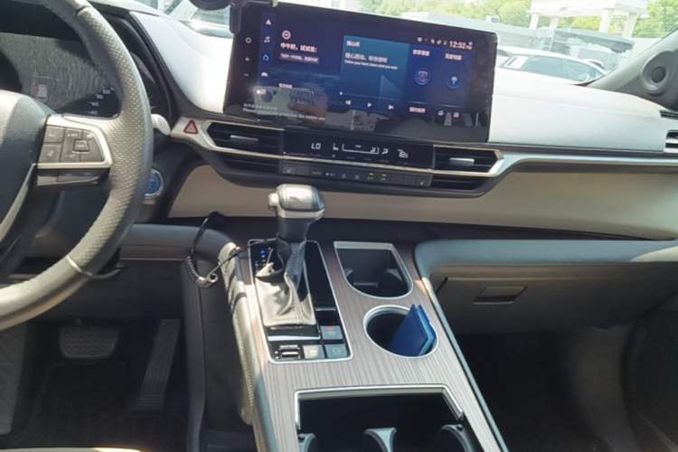 Used Toyota Granvia 2023 2.5L Hybrid Prestige PLUS Edition Audio And AC Panel