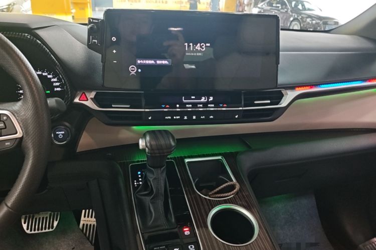 Used Toyota Granvia 2023 2.5L Hybrid Prestige PLUS Edition Audio And AC Panel