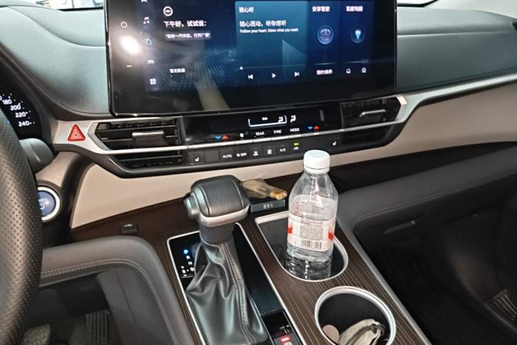 Used Toyota Granvia 2023 2.5L Hybrid Prestige PLUS Edition Audio And AC Panel