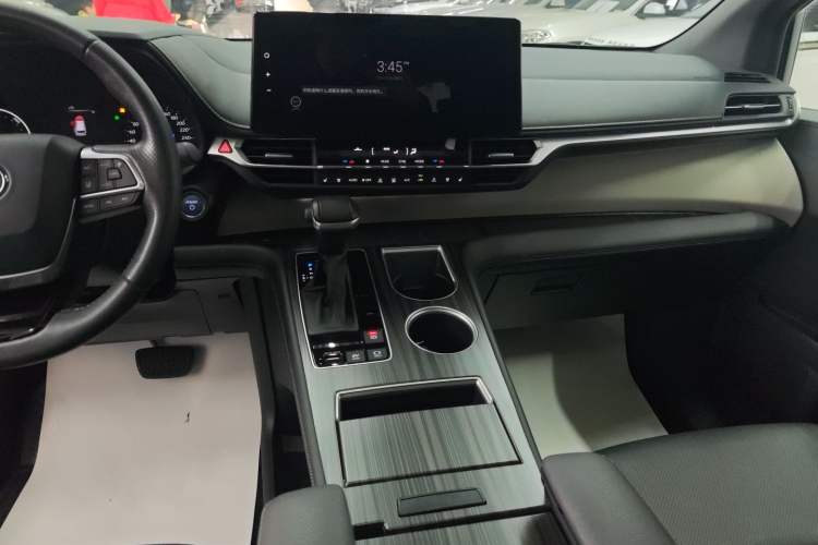 Used Toyota Granvia 2023 2.5L Hybrid Prestige VIP Edition Audio And AC Panel