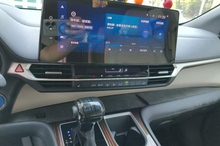Used Toyota Granvia 2023 2.5L Hybrid Prestige PLUS Edition Audio And AC Panel