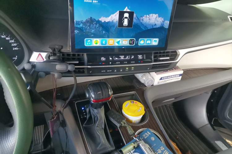 Used Toyota Granvia 2023 2.5L Hybrid Prestige PLUS Edition Audio And AC Panel