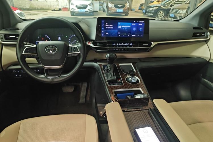 Used Toyota Granvia 2023 2.5L Hybrid Prestige PLUS Edition Center Console