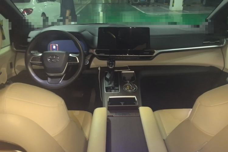 Used Toyota Granvia 2023 2.5L Hybrid Prestige PLUS Edition Center Console