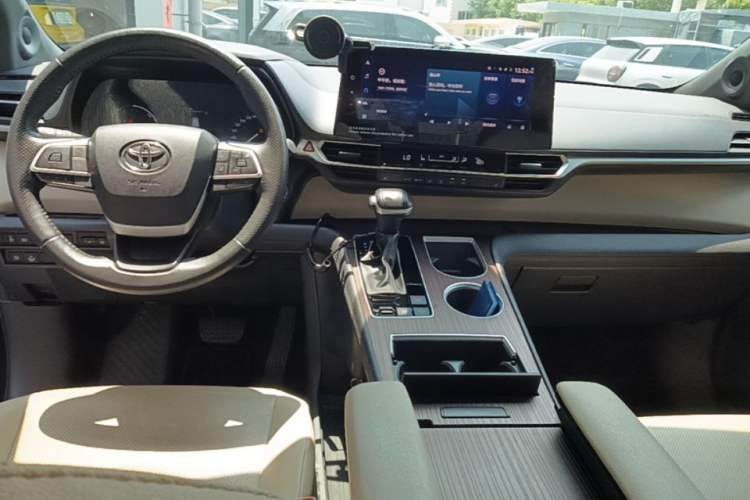 Used Toyota Granvia 2023 2.5L Hybrid Prestige PLUS Edition Center Console