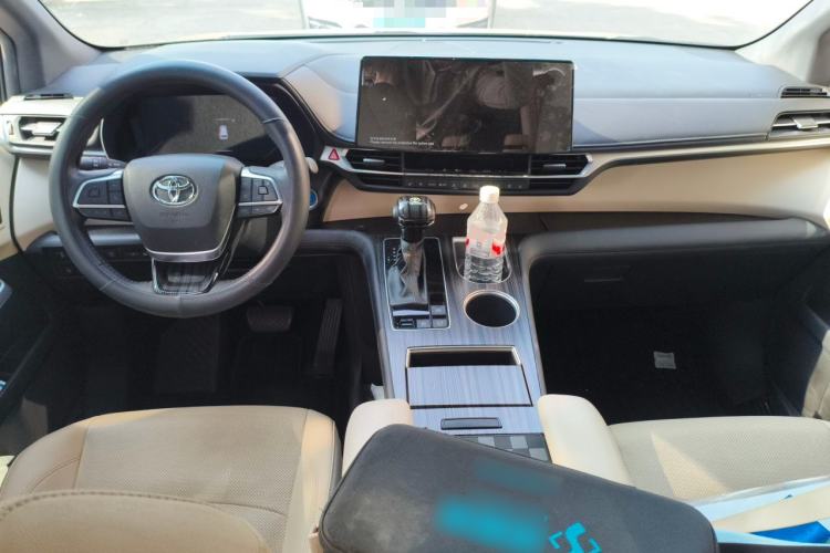 Used Toyota Granvia 2023 2.5L Hybrid Prestige VIP Edition Center Console