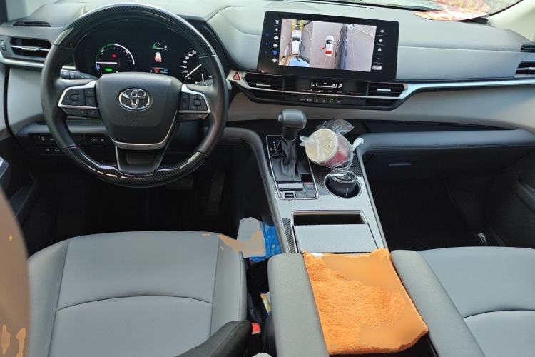 Used Toyota Granvia 2023 2.5L Hybrid Luxury Edition Center Console