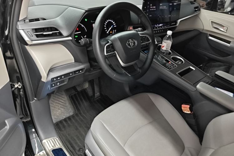 Used Toyota Granvia 2023 2.5L Hybrid Prestige PLUS Edition Center Console