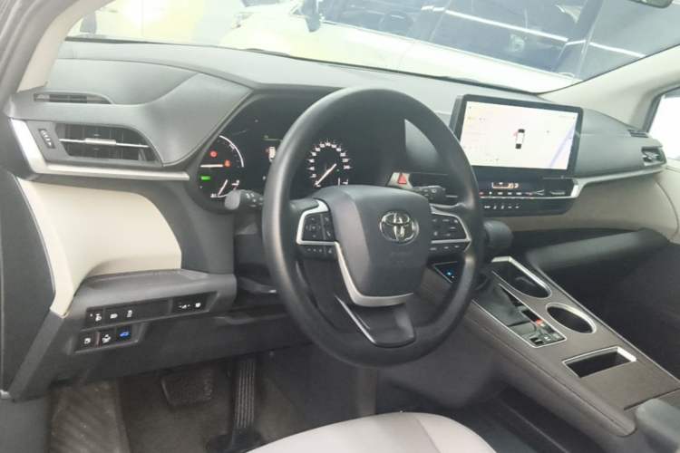 Used Toyota Granvia 2023 2.5L Hybrid Comfort Edition Center Console