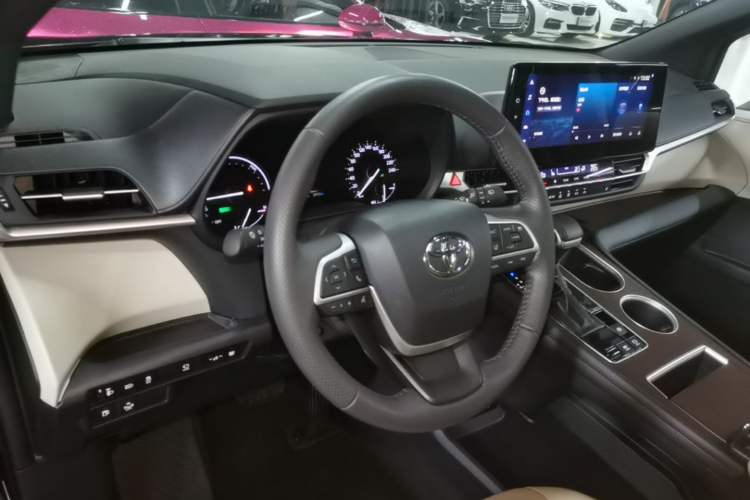 Used Toyota Granvia 2023 2.5L Hybrid Prestige PLUS Edition Center Console