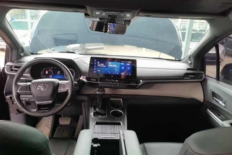 Used Toyota Granvia 2023 2.5L Hybrid Flagship VIP Edition Center Console