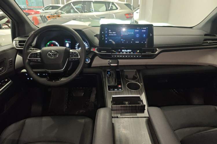 Used Toyota Granvia 2023 2.5L Hybrid Prestige VIP Edition Center Console