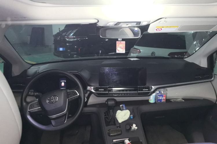 Used Toyota Granvia 2023 2.5L Hybrid Luxury Edition Center Console