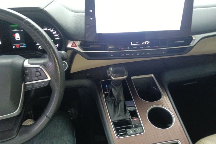 Used Toyota Granvia 2023 2.5L Hybrid Prestige PLUS Edition Center Console