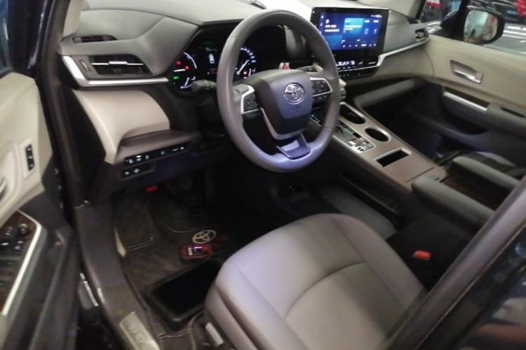 Used Toyota Granvia 2023 2.5L Hybrid Prestige PLUS Edition Center Console