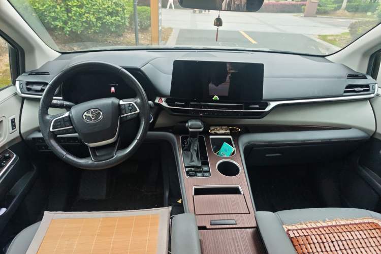 Used Toyota Granvia 2023 2.5L Hybrid Prestige PLUS Edition Center Console