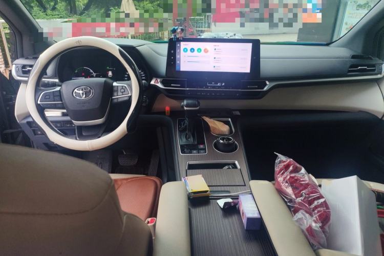 Used Toyota Granvia 2023 2.5L Hybrid Prestige PLUS Edition Center Console