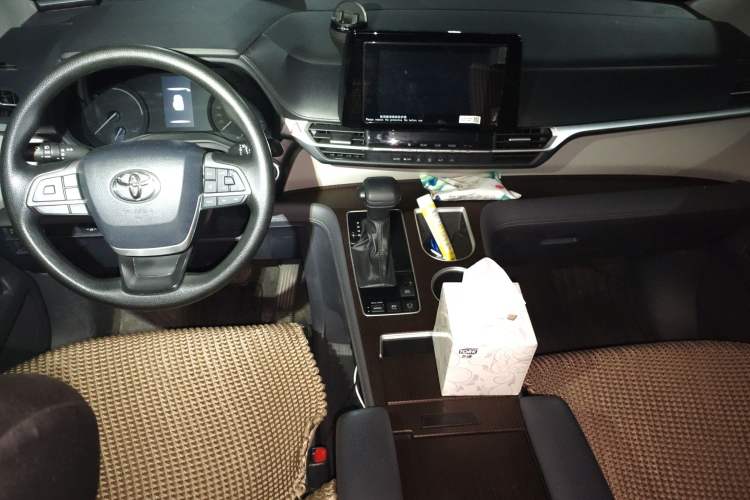 Used Toyota Granvia 2023 2.5L Hybrid Comfort Edition Center Console