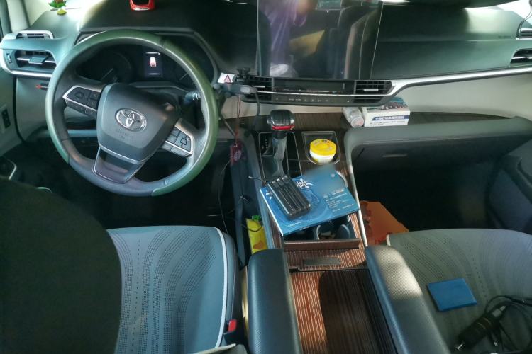Used Toyota Granvia 2023 2.5L Hybrid Prestige PLUS Edition Center Console