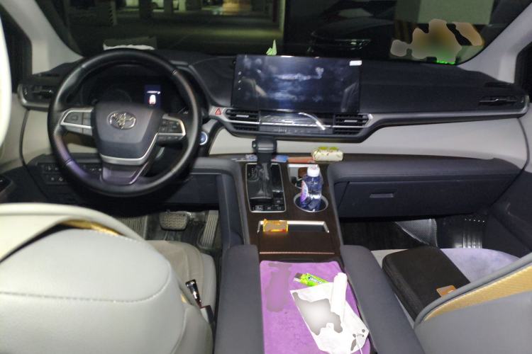 Used Toyota Granvia 2023 2.5L Hybrid Luxury Edition Center Console