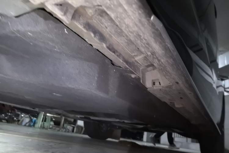Used Toyota Granvia 2023 2.5L Hybrid Luxury Edition Chassis Front Left