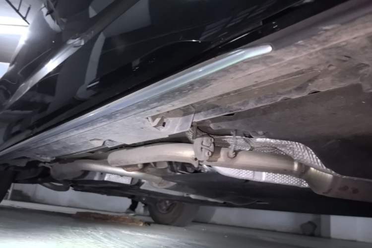 Used Toyota Granvia 2023 2.5L Hybrid Luxury Edition Chassis Front Right